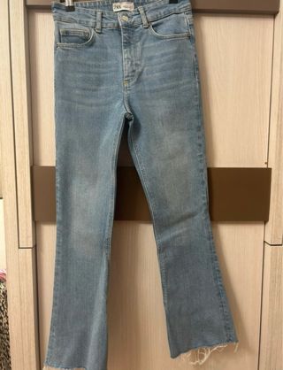 Pantalón vaquero Zara acampanado azul