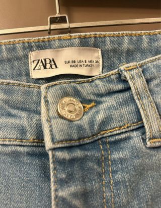 Pantalón vaquero Zara acampanado azul