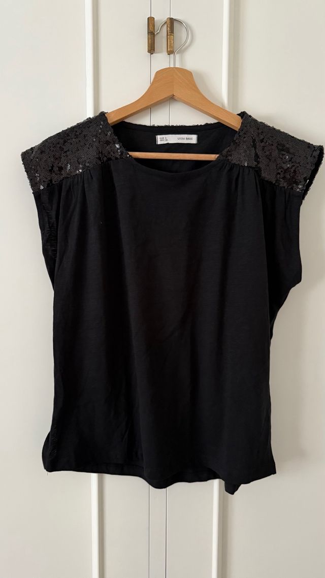 Camiseta SFERA BASIC negra con lentejuelas Talla S
