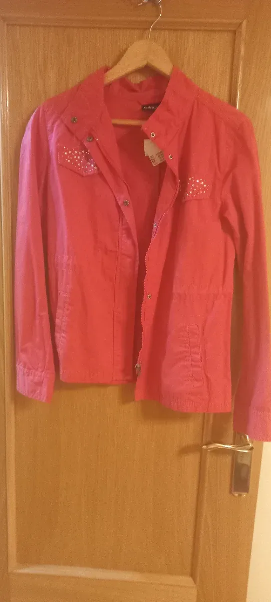Chaqueta rosa con pedrería
