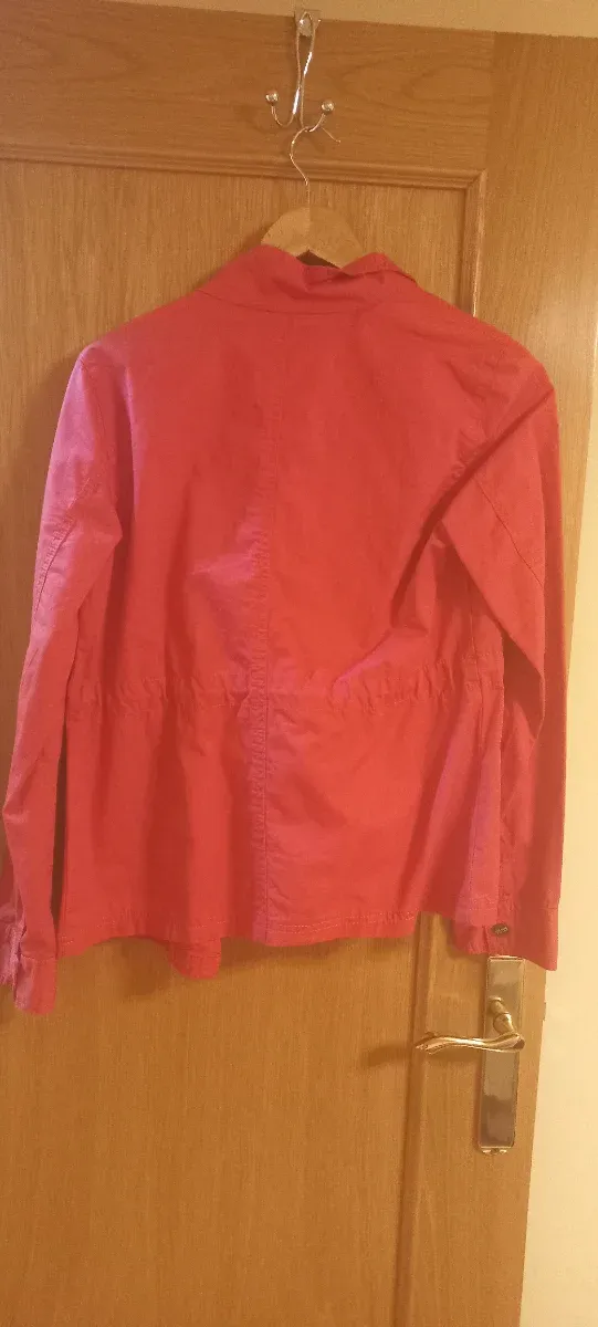 Chaqueta rosa con pedrería