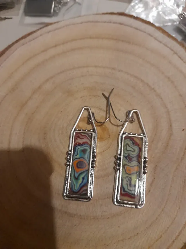 Pendientes originales chica multicolor