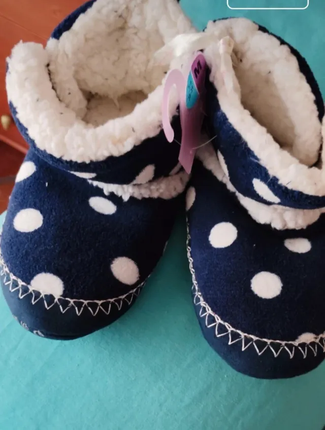 Zapatillas de estar por casa talla 36.SIN ESTRENAR