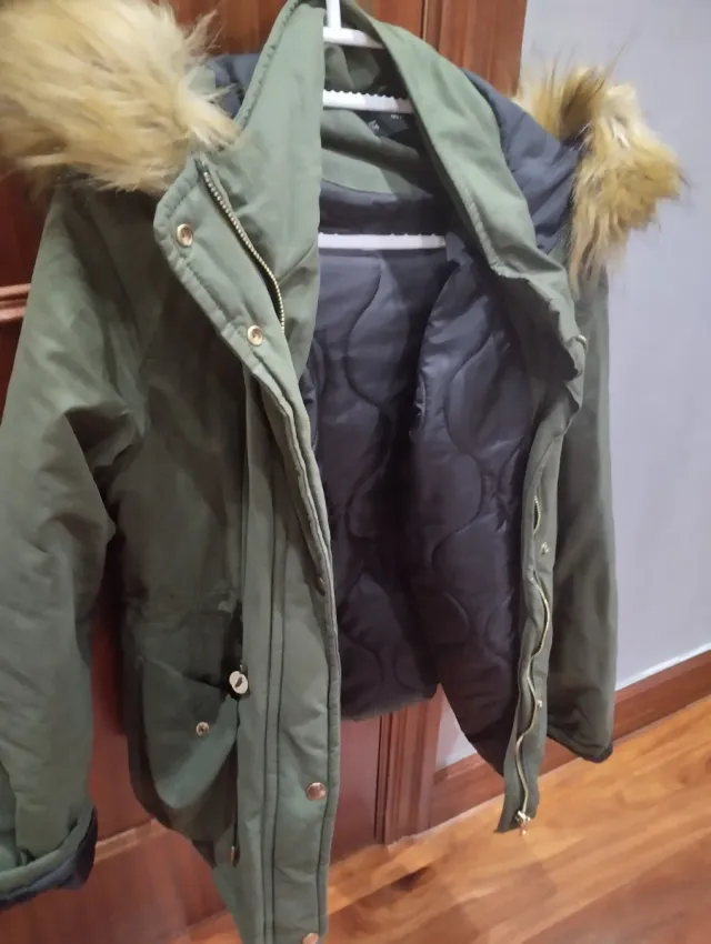 "REGALO"Abrigo verde con capucha y pelo