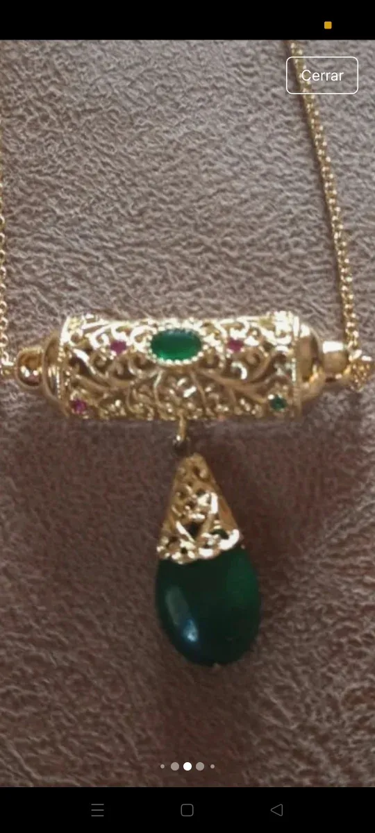 Conjunto chapado oro con piedras verdes