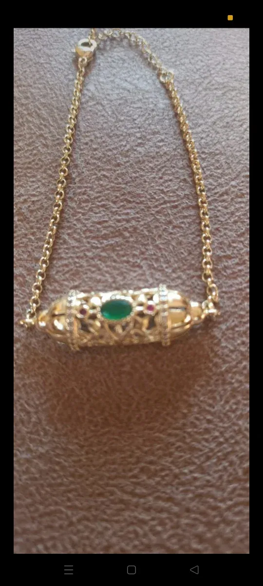 Conjunto chapado oro con piedras verdes