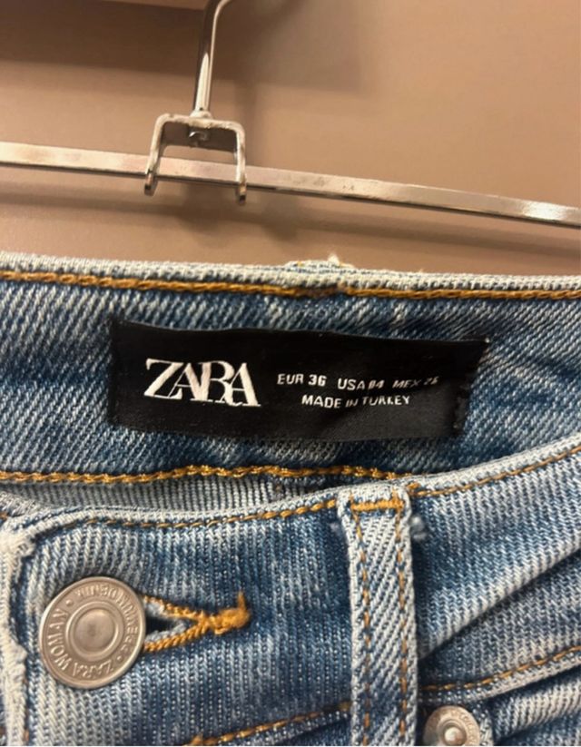 Pantalón vaquero Zara desgastado