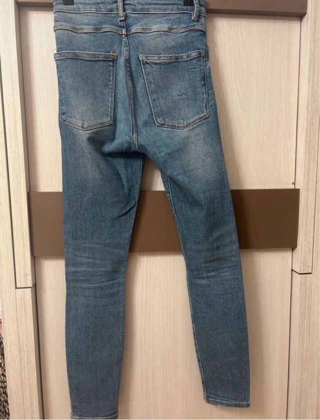 Pantalón vaquero Zara desgastado