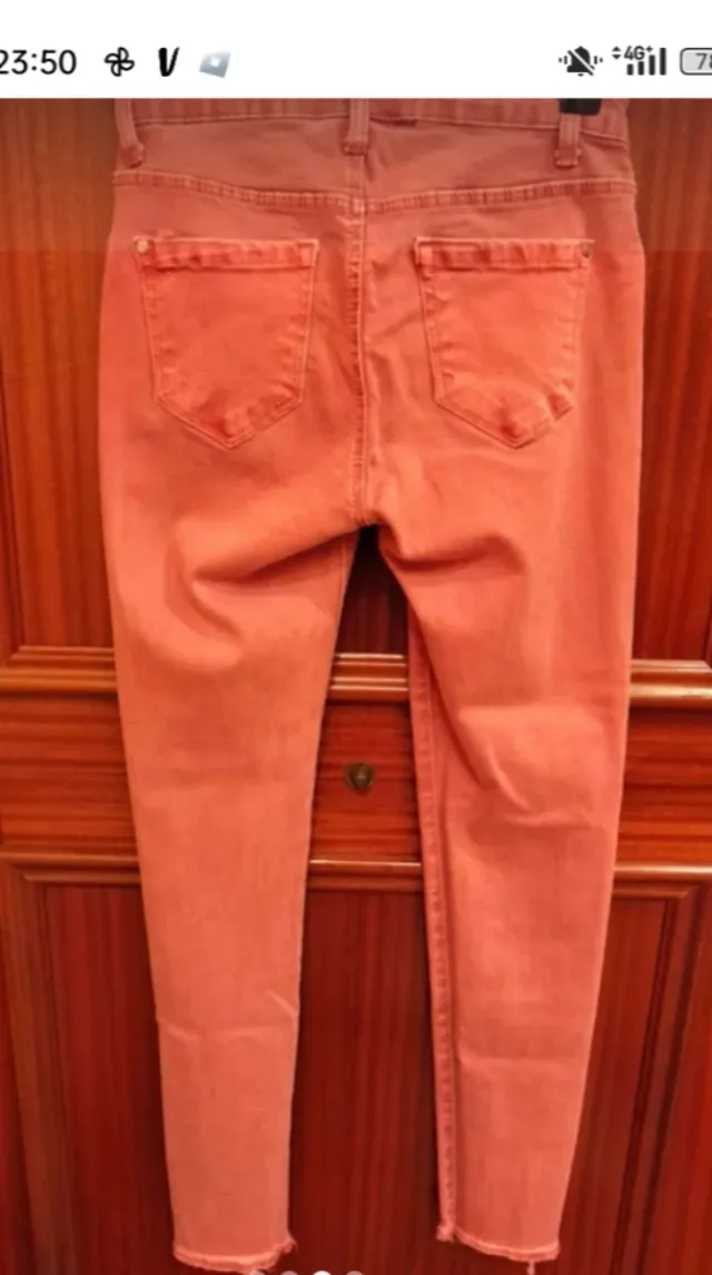 Pantalón pitillo color caldera