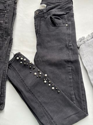 Pantalones pitillo negros con perlas