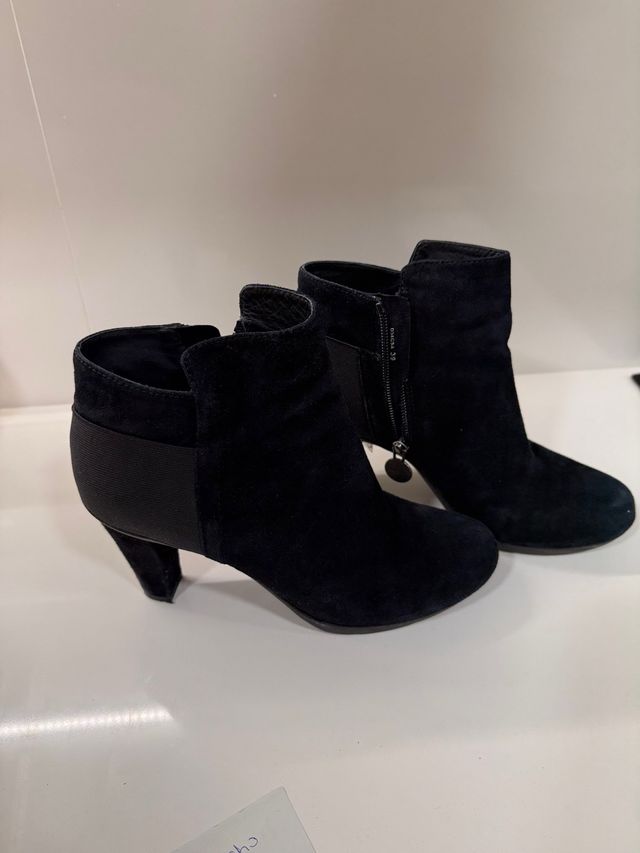 Botines de terciopelo negro talla 39 tacón 7 cms