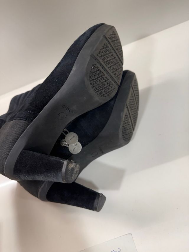 Botines de terciopelo negro talla 39 tacón 7 cms