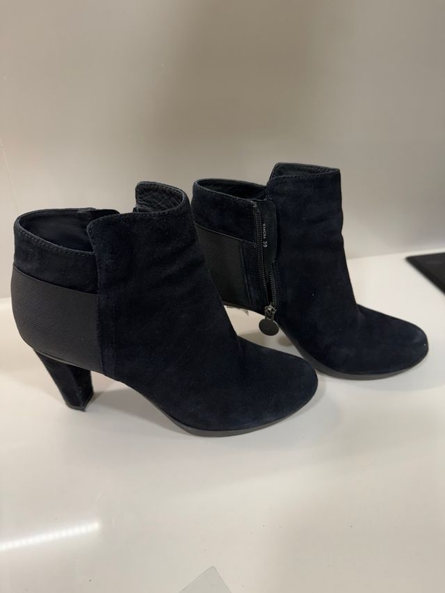 Botines de terciopelo negro talla 39 tacón 7 cms