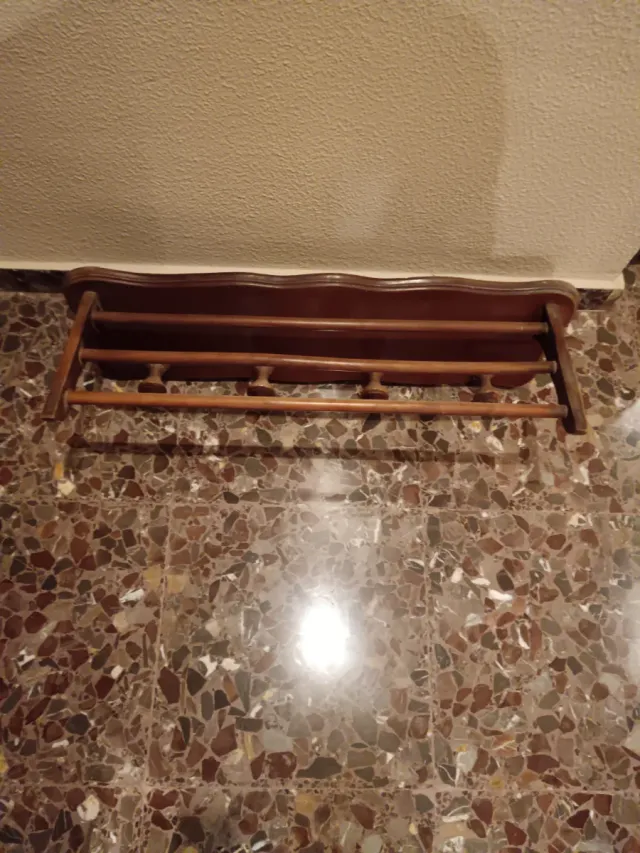 Perchero de pared antiguo.