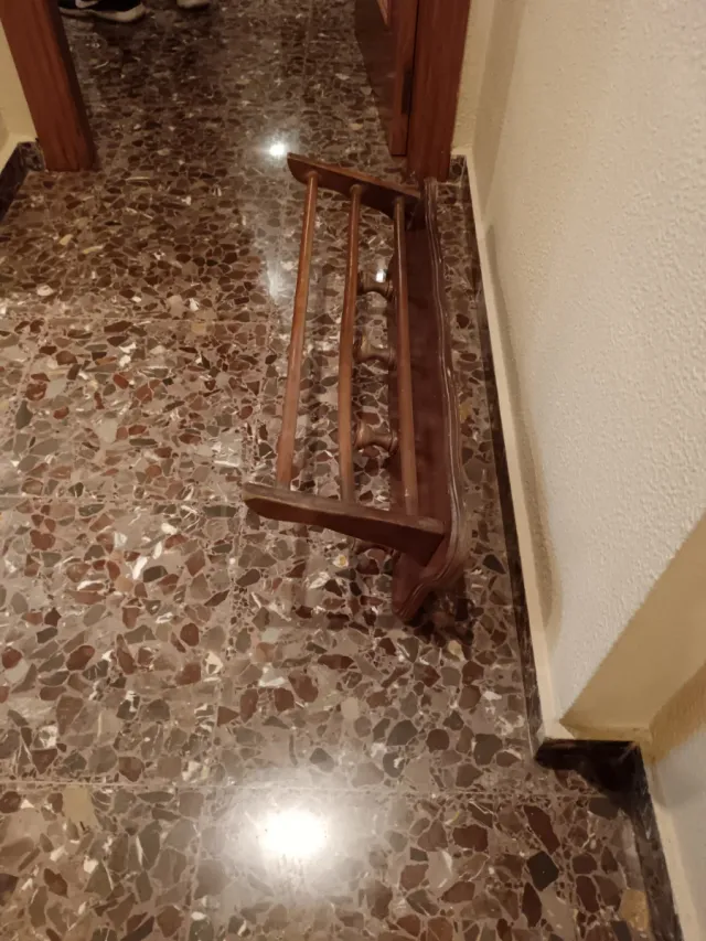 Perchero de pared antiguo.