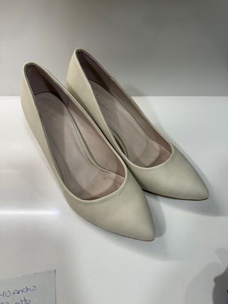 Zapatos de salón beige tacon 7 cms