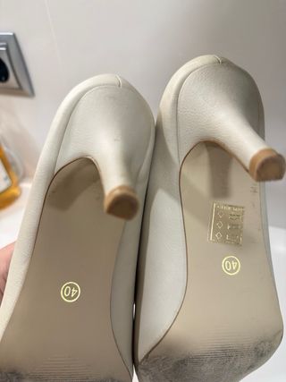 Zapatos de salón beige tacon 7 cms