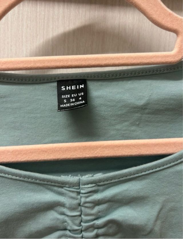 Top verde con cordón