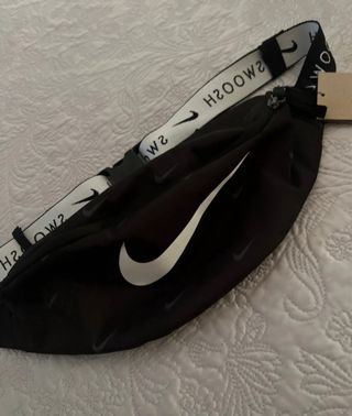 Riñonera Nike Negra con Logo