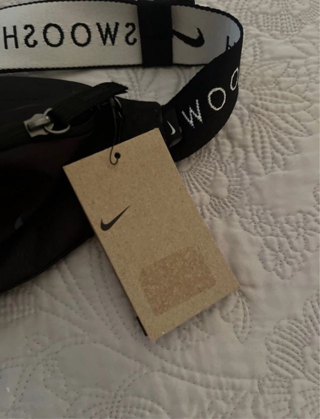 Riñonera Nike Negra con Logo