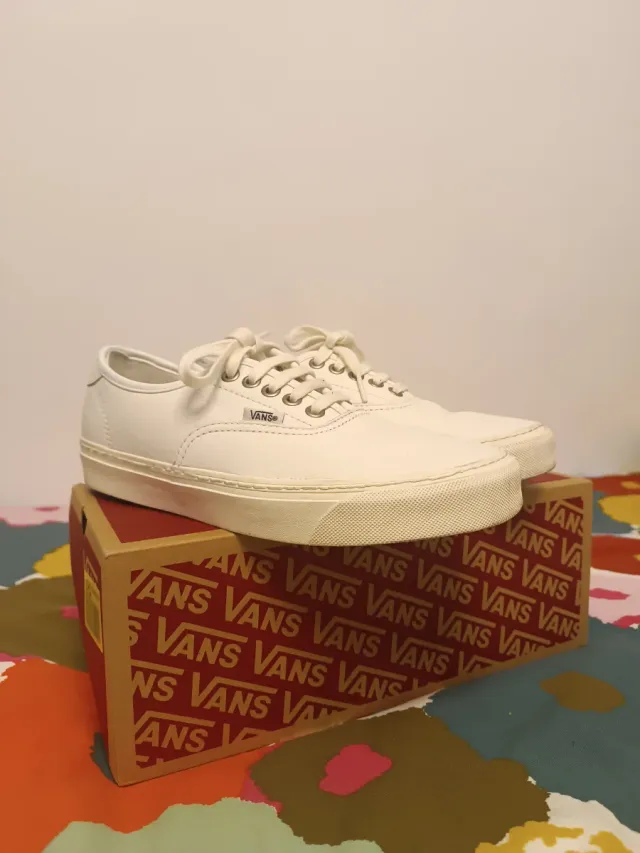 Vans Authentic Lux de cuero blancas