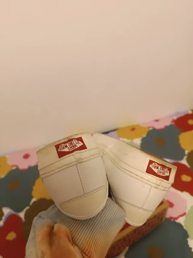 Vans Authentic Lux de cuero blancas