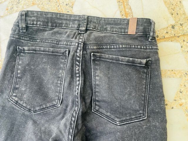 Jeans grises efecto desgastado T.34/36