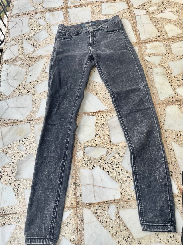 Jeans grises efecto desgastado T.34/36