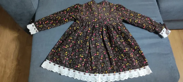 Hecho a mano y con forro blanco.cremallera invisib