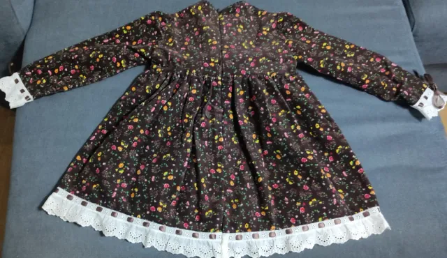 Hecho a mano y con forro blanco.cremallera invisib