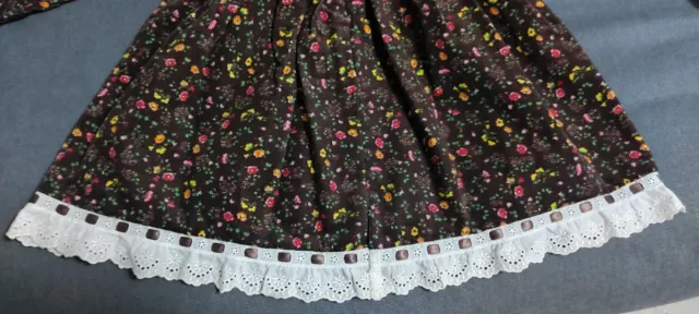 Hecho a mano y con forro blanco.cremallera invisib