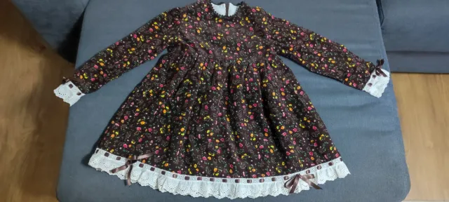 Hecho a mano y con forro blanco.cremallera invisib