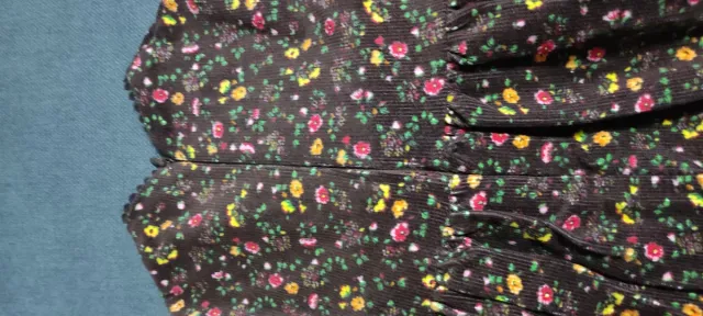 Hecho a mano y con forro blanco.cremallera invisib