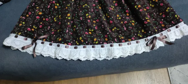 Hecho a mano y con forro blanco.cremallera invisib