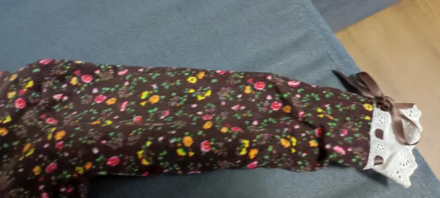 Hecho a mano y con forro blanco.cremallera invisib