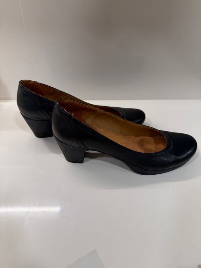 Zapatos de salón negros de piel tacón 5 cms