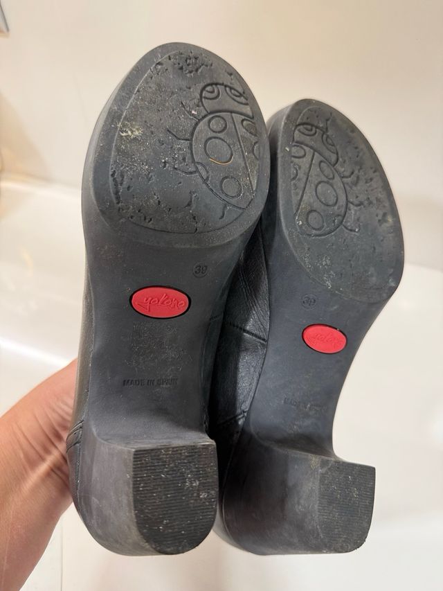 Zapatos de salón negros de piel tacón 5 cms