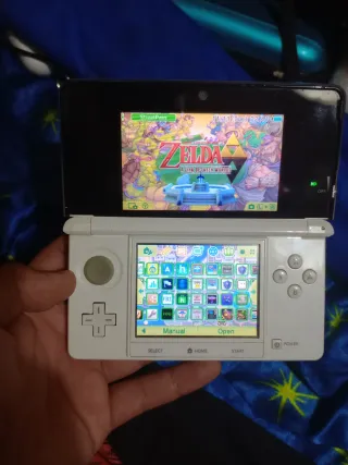 Nintendo 3DS Blanca con pegatina Mario