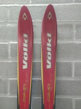 Esquís Volkl Carver 7.7 con bastones
