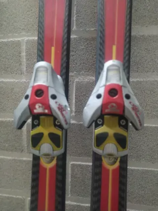 Esquís Volkl Carver 7.7 con bastones