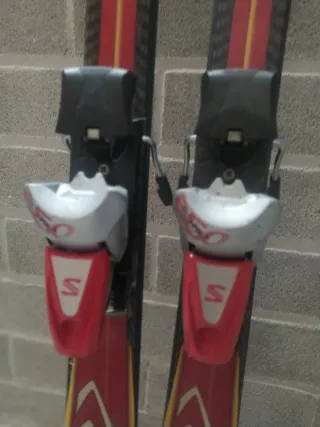 Esquís Volkl Carver 7.7 con bastones