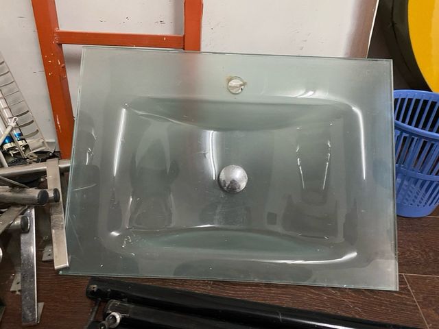 Lavabo de cristal moderno