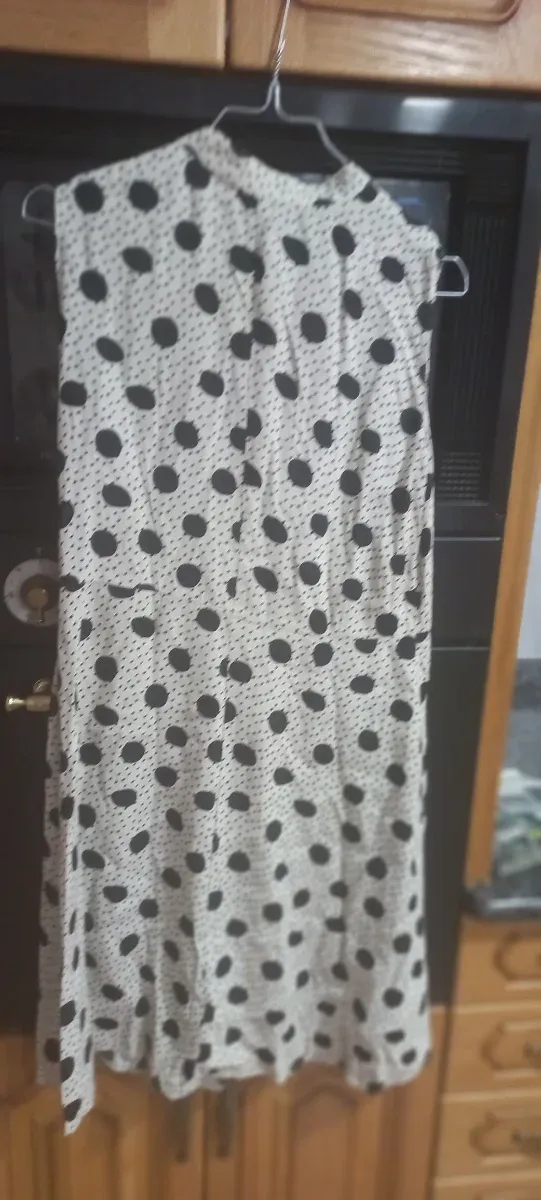 Vestido lunares blanco y negro