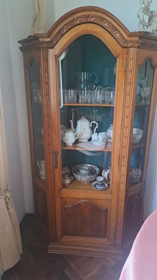 Vitrina de madeira com vidro