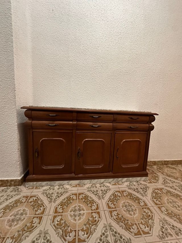 Comodino in legno con top in marmo