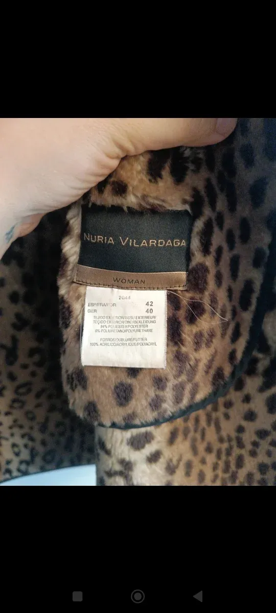 Abrigo tipo pelliza marrón con forro leopardo