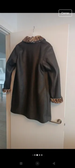 Abrigo tipo pelliza marrón con forro leopardo