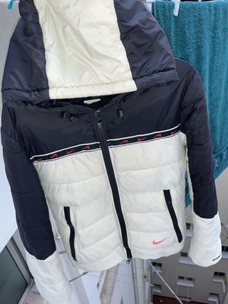 Cazadora Nike Negra y Blanca