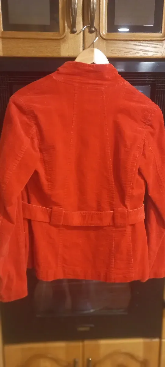 Chaqueta roja de pana