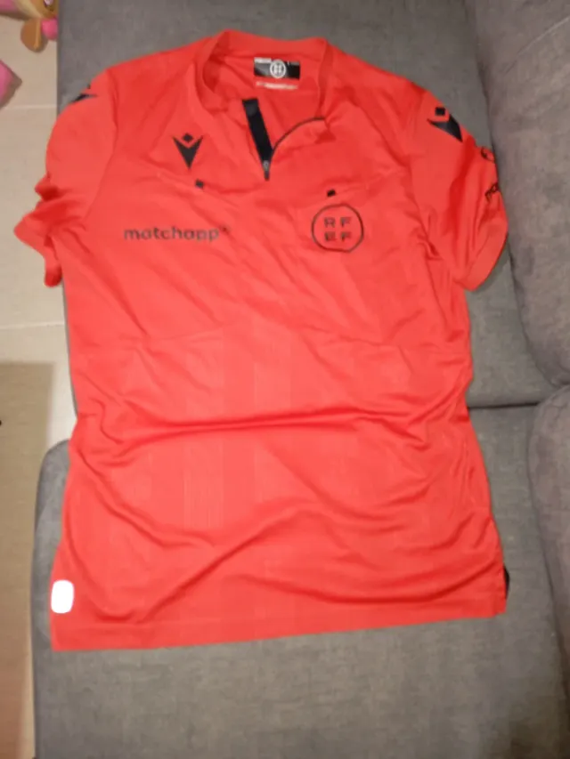 Camiseta árbitro Macron roja manga corta